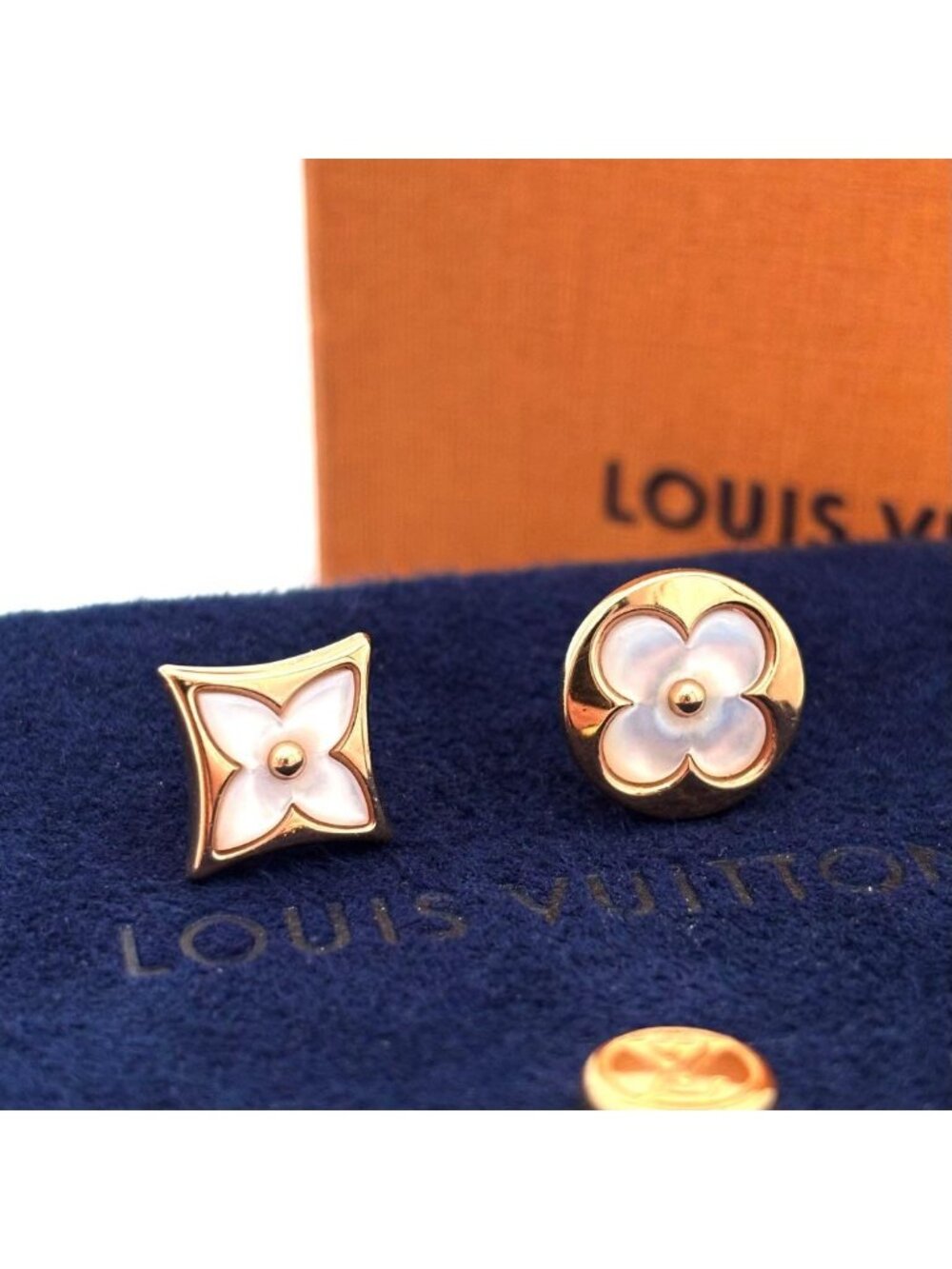 Louis Vuitton Fine Sun Blossom Star Earrings
